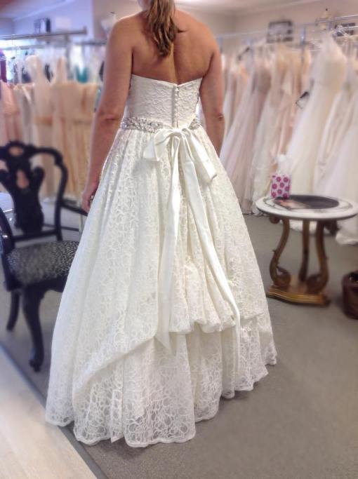 BUSTLES: THE FINAL TOUCH FOR A PERFECT WEDDING DRESS