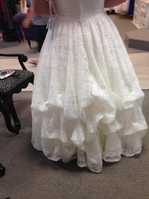 BUSTLES: THE FINAL TOUCH FOR A PERFECT WEDDING DRESS