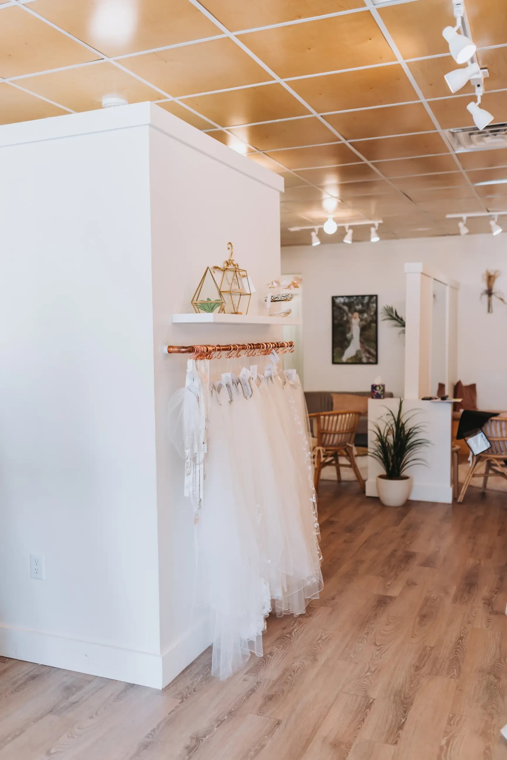 How to Choose the Perfect Veil for Your Wedding Dress. Mobile Image