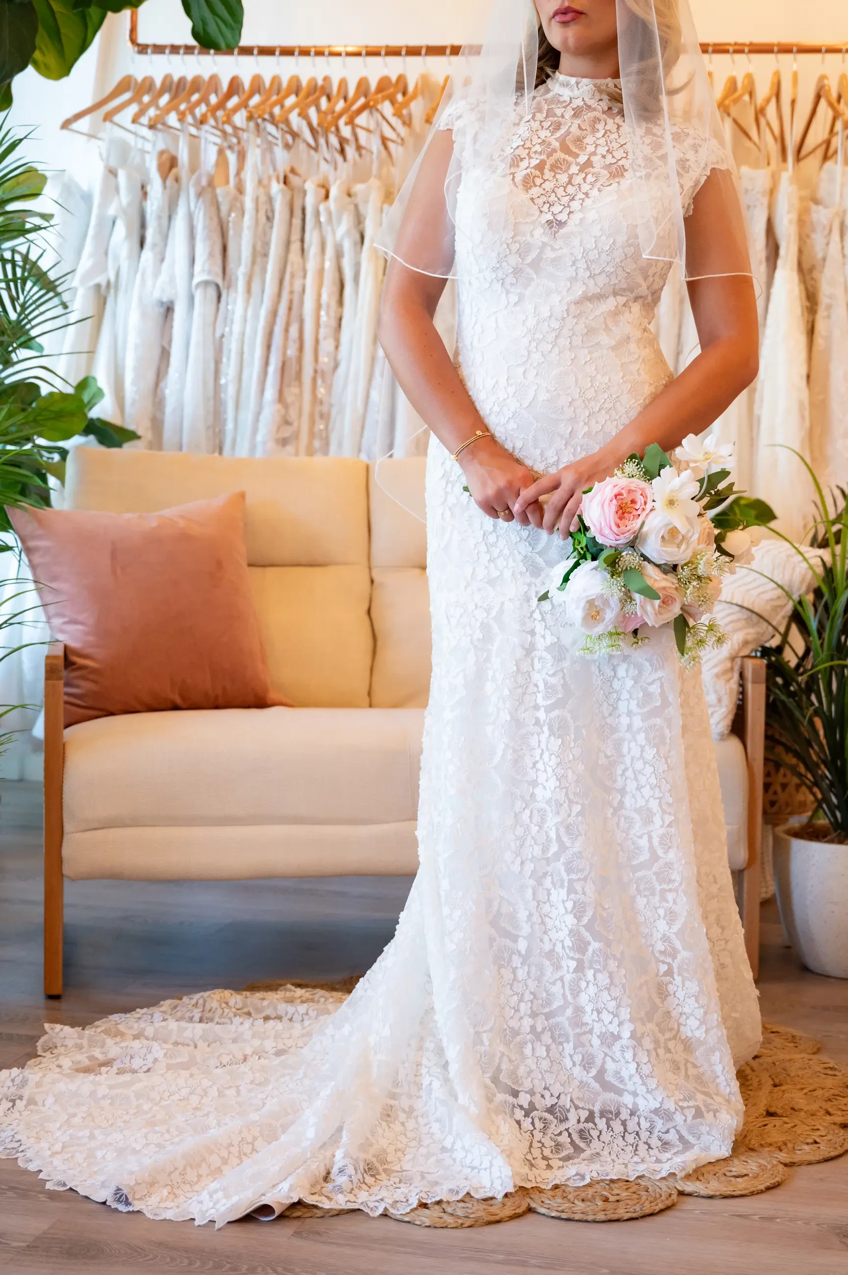 How to Choose the Perfect Veil for Your Wedding Dress Image
